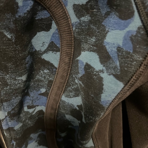 Lululemon Athletica Black and Blue Leggings - Picture 3 of 3